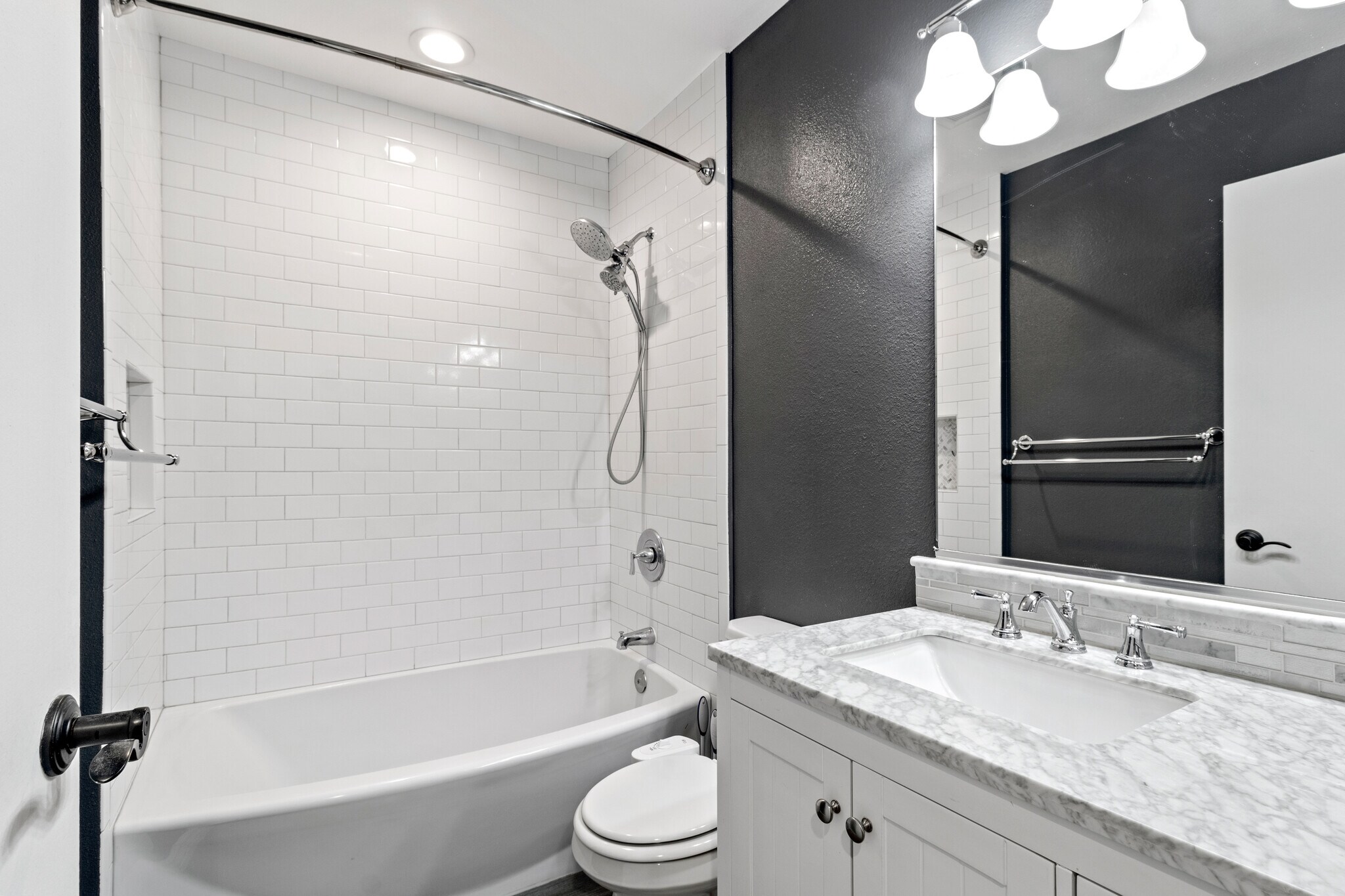 Building Photo - 64 N Mar Vista Ave