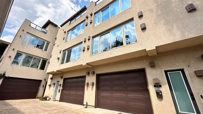 Primary Photo - 710 Stanford St