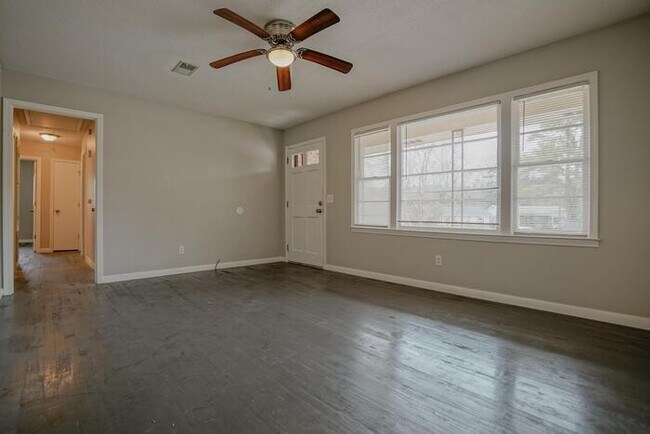 Building Photo - 501 Todd Branch Dr
