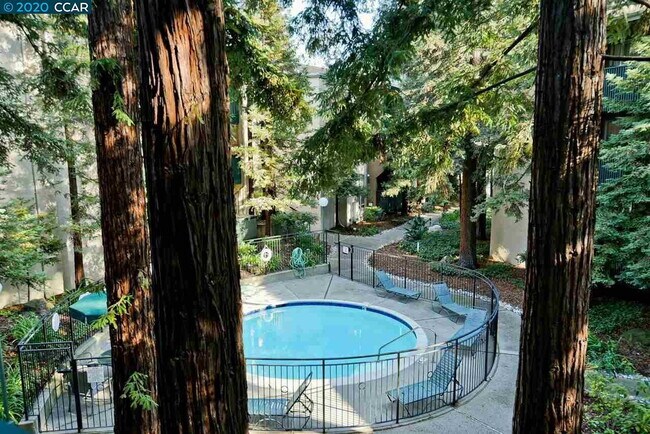 Building Photo - "Chic 2-Bed Condo in Walnut Creek with Sleek Granite Countertops - 790 Sq Ft of Modern Living!"