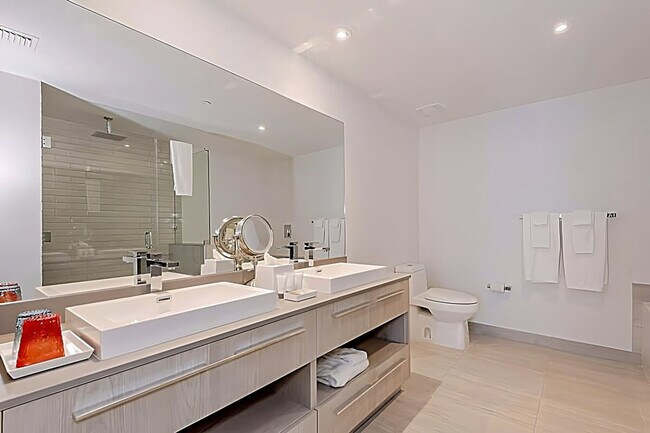 Building Photo - 4010 S Ocean Dr