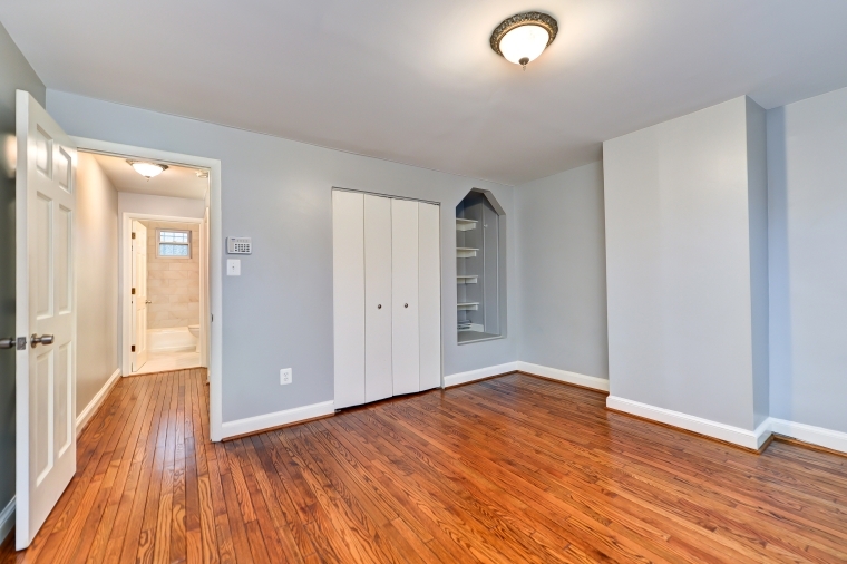 Master bedroom - 1921 9 1/2 St NW