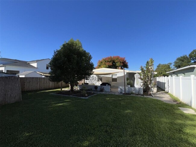 Building Photo - 770 Baffie Ave