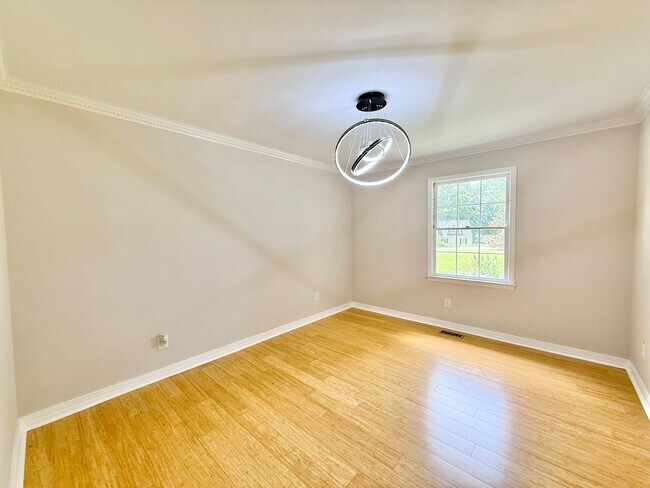 Building Photo - **OFFERING RENT PROMOTION FOR FIRST 6 MONT...