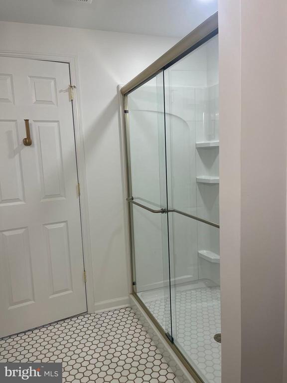 Building Photo - 233 Birchwood Dr