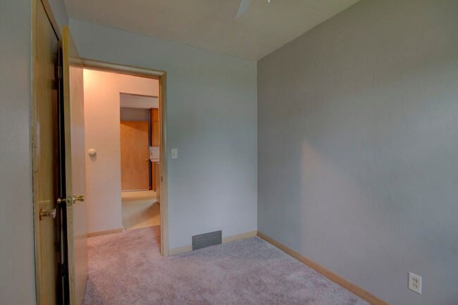 Building Photo - Remodeled 3 Bedroom Home