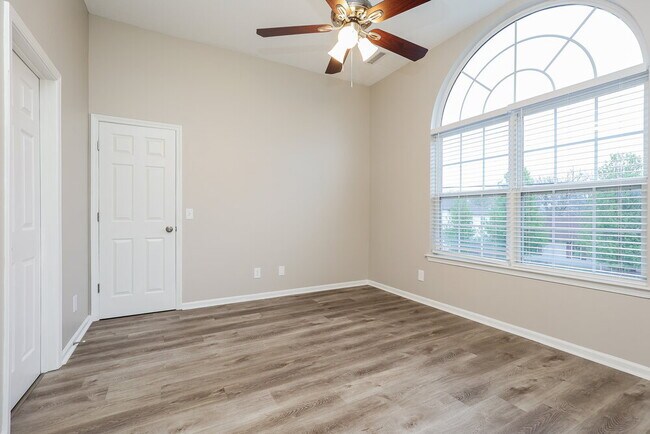 Building Photo - 841 Post Oak Dr