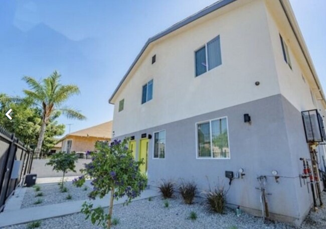 Primary Photo - 1348-1348 E Vernon Ave