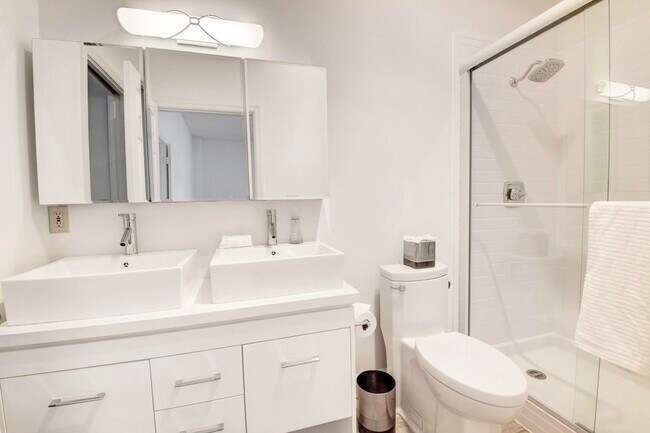 Building Photo - 5190 Lake Catalina Dr