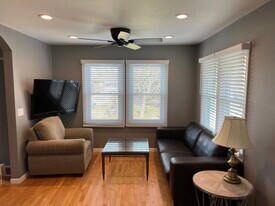 Building Photo - 1124 Emerald St