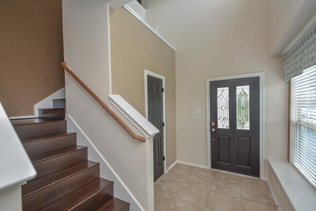 Building Photo - 6490 Calgary Woods Ln