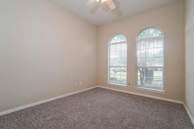 Building Photo - 6403 Alicia Way Dr