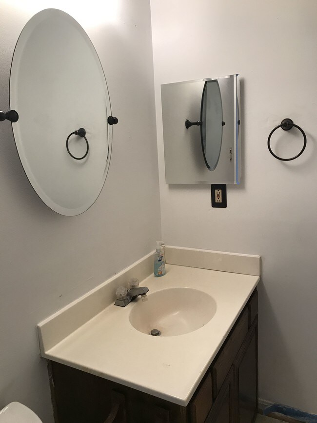 Building Photo - 529 Short Curve Rd