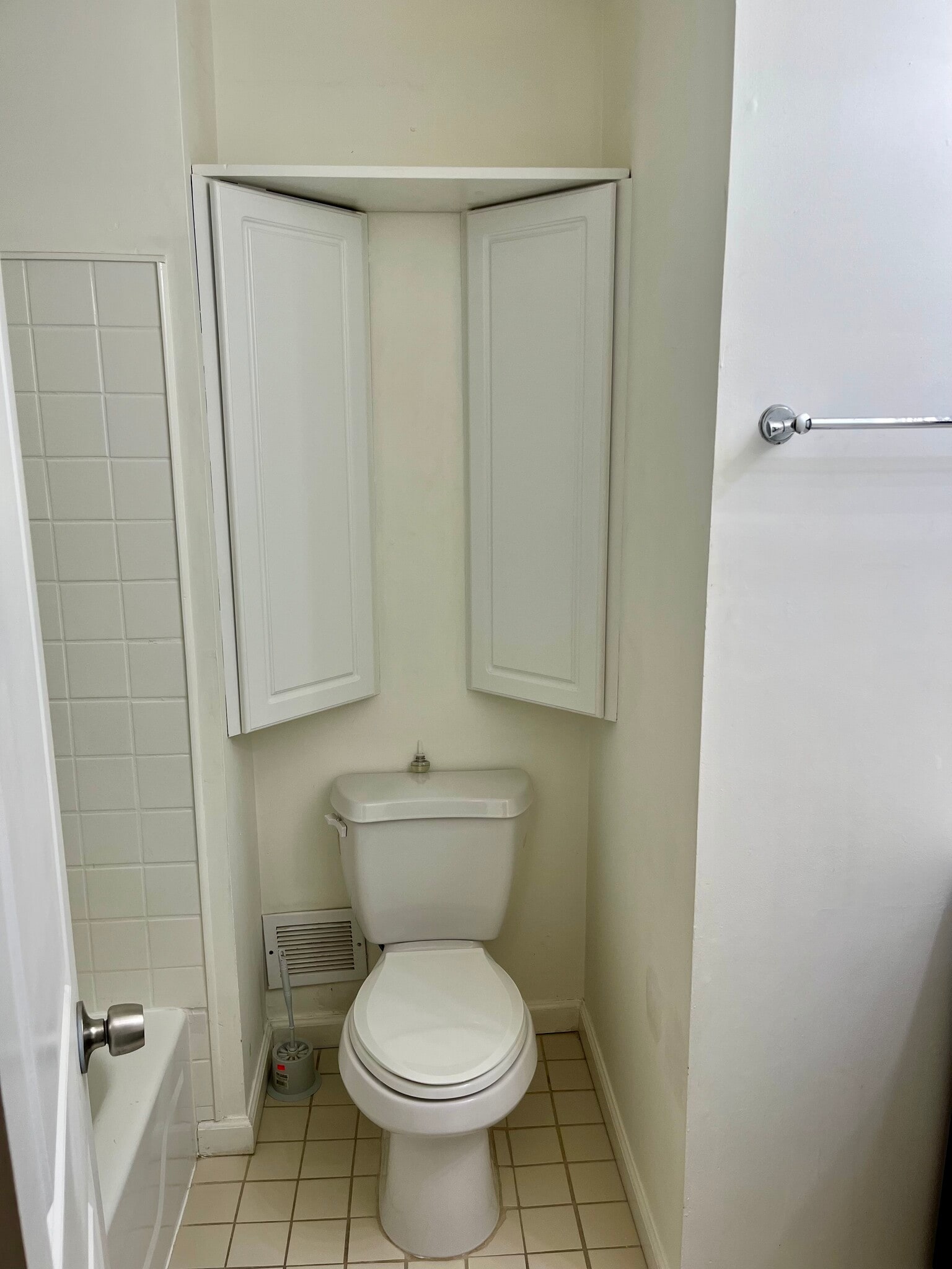 Hallway Bathroom (2) - 13202 Wilton Oaks Dr