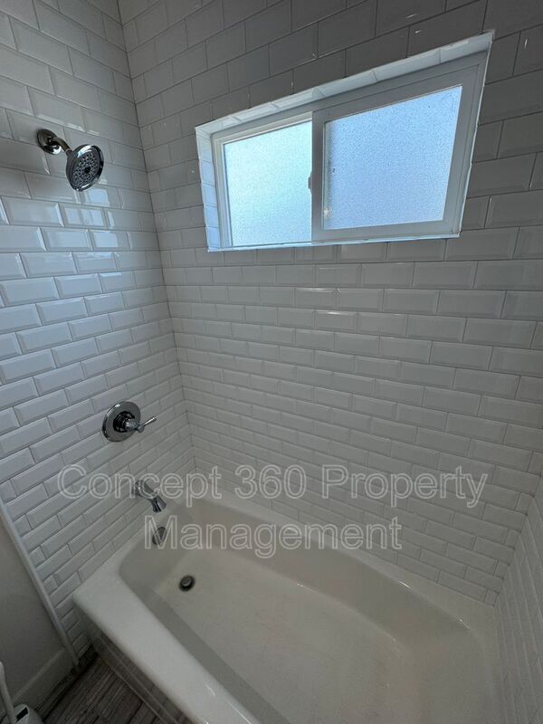 Building Photo - 1143 W 163rd St