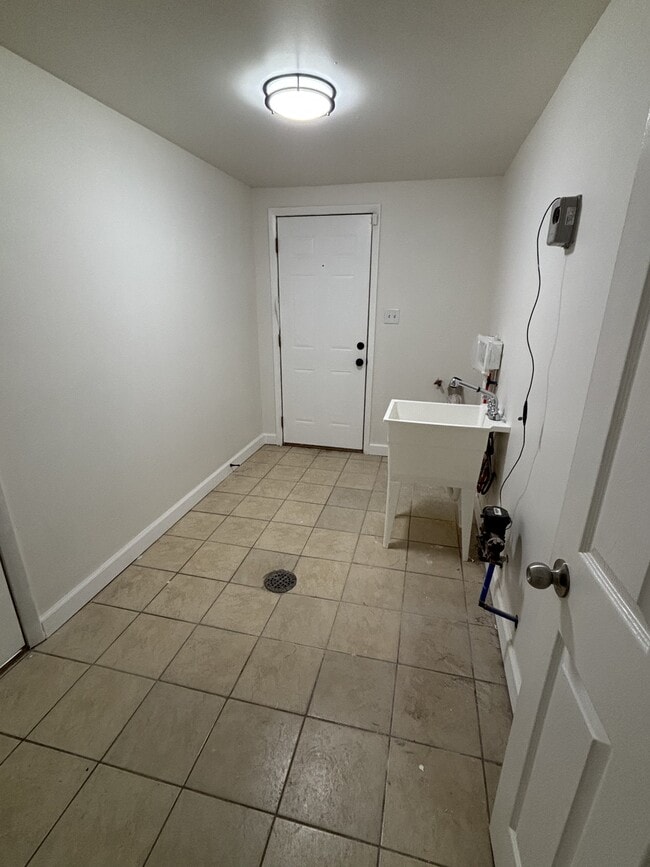 Building Photo - 6826 E 3rd Ave