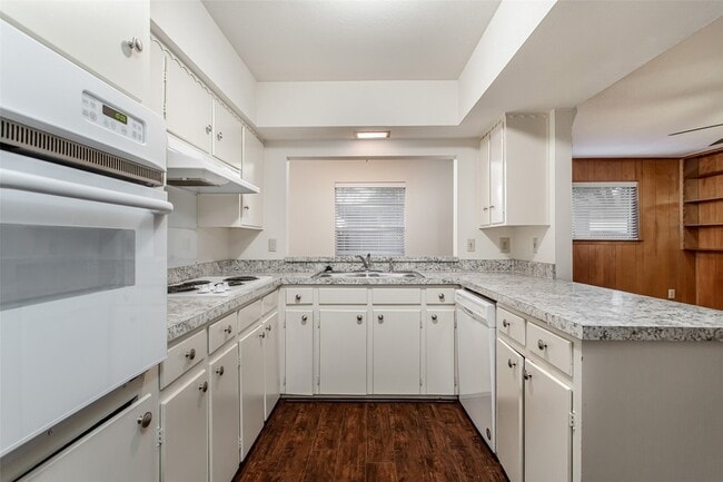 Building Photo - 7544 Brentcove Cir