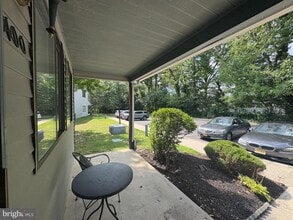 Building Photo - 400 Barclay Walk