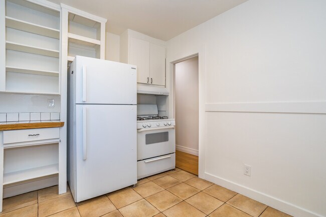 Building Photo - 700 Angelus Pl