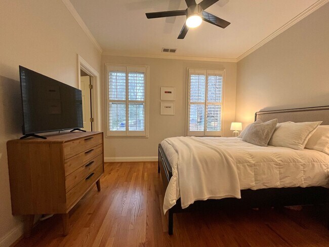 Building Photo - Townhome Available in North Main Community Downtown Greenville!