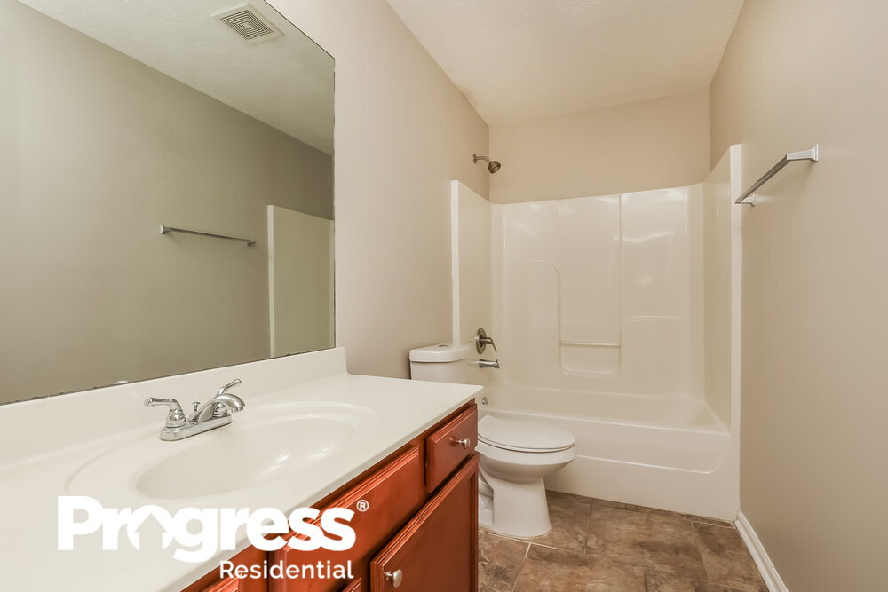 Building Photo - 300 Sarna Dr