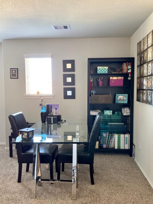 Building Photo - 24207 Oakdale Hls