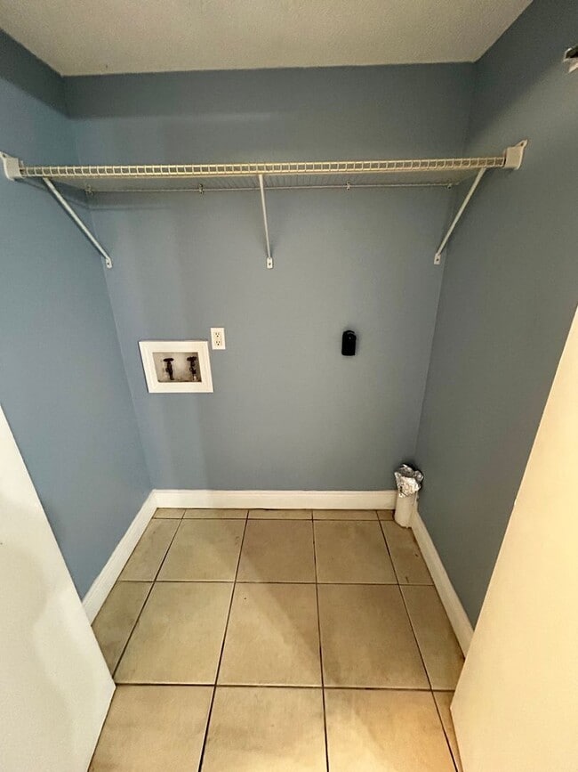 Building Photo - 6321 Lenawee St