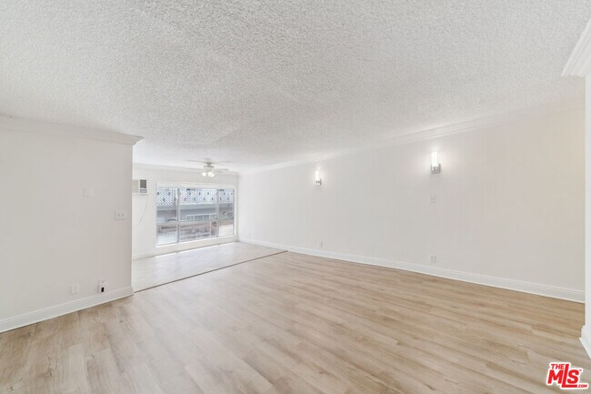 Building Photo - 7540 Hampton Ave