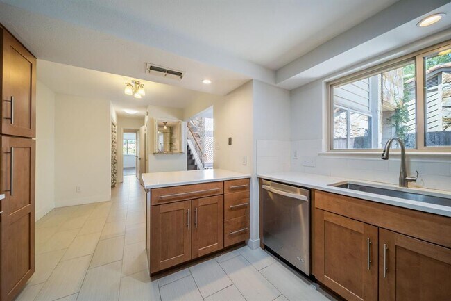 Building Photo - 8402 Alta Mesa