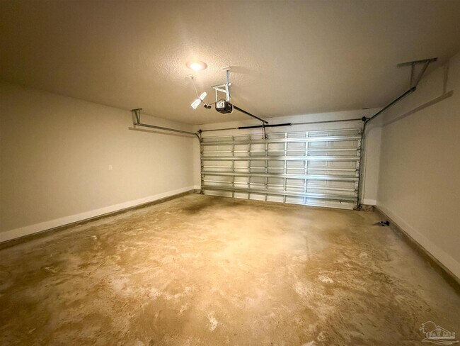 Building Photo - 8049 Westpointe Ln