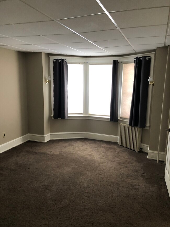 Living room - 221 Susquehanna Ave