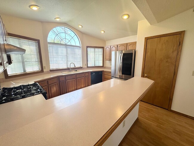 Building Photo - Now leasing in West Boise! This single-lev...