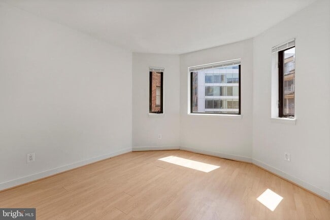 Building Photo - 1117 New Hampshire Ave NW