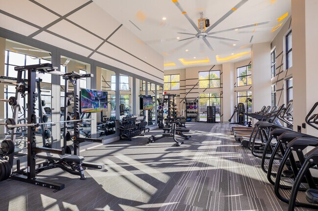 Building Photo - Spacious & Stylish Apt in Prime Galleria Area