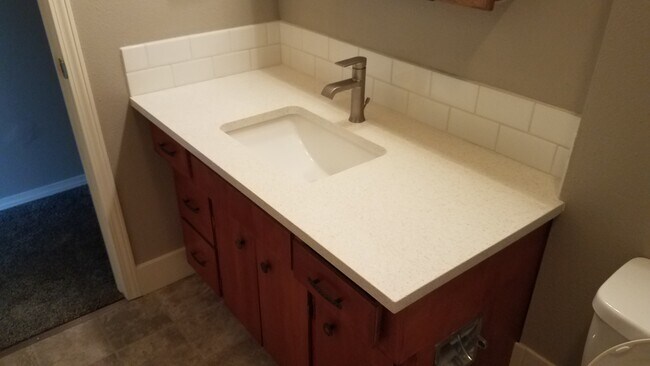 Building Photo - 312 N Silver Lake Ave