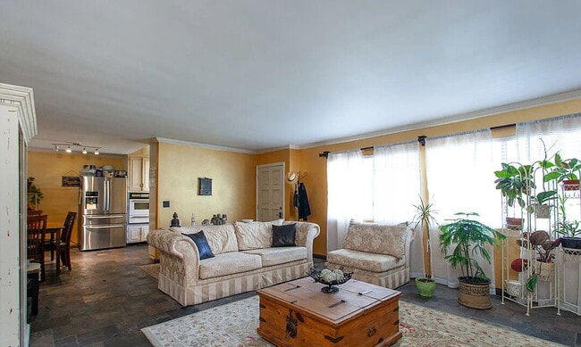 Building Photo - "Charming 1-Bedroom Retreat in the Heart of Encino – A Perfect Place to Call Home!"