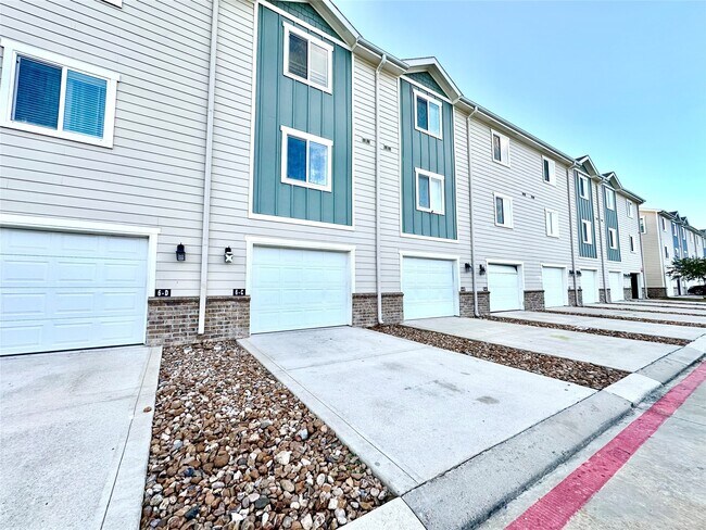 Building Photo - 21155 Gosling Rd