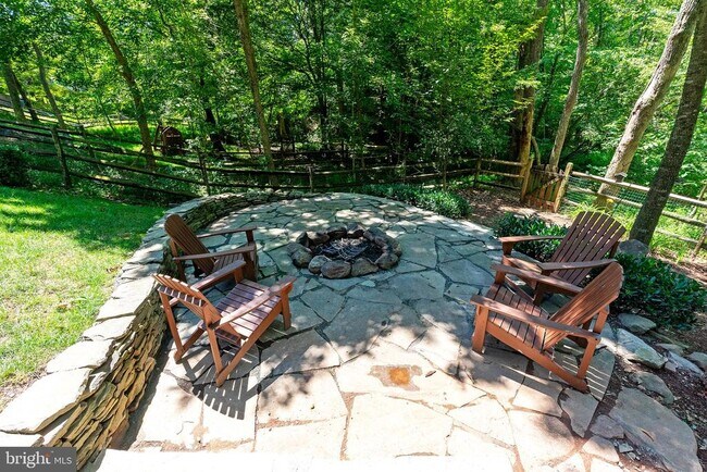 Building Photo - 47333 Middle Bluff Pl
