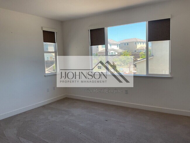 Building Photo - 1671 Mulholland Dr