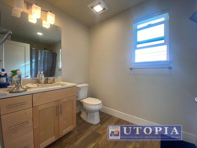 Building Photo - Beautiful 2 Bedroom, 2 Bathroom ground floor unit located in the heart of Seabright