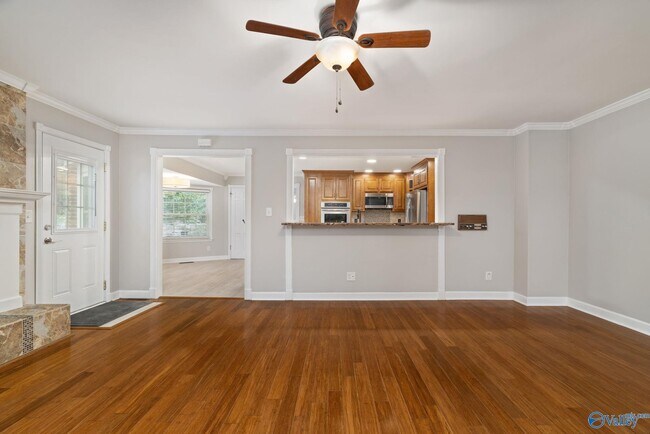 Building Photo - 820 Tannahill Dr SE
