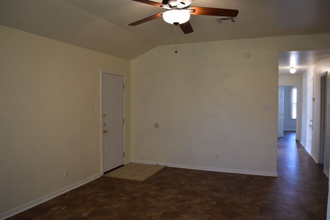 Building Photo - 2608Lucille