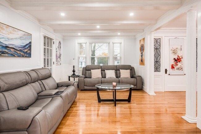 Building Photo - 815 Central Ave