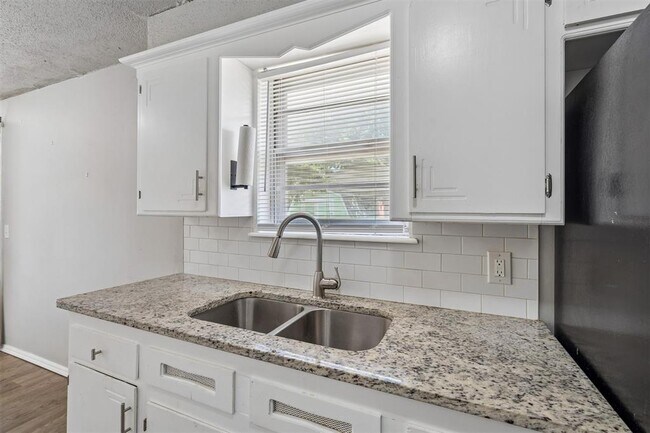 Building Photo - 4008 SE 46th St