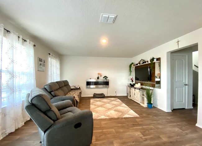Building Photo - 8203 Rocky Pebble