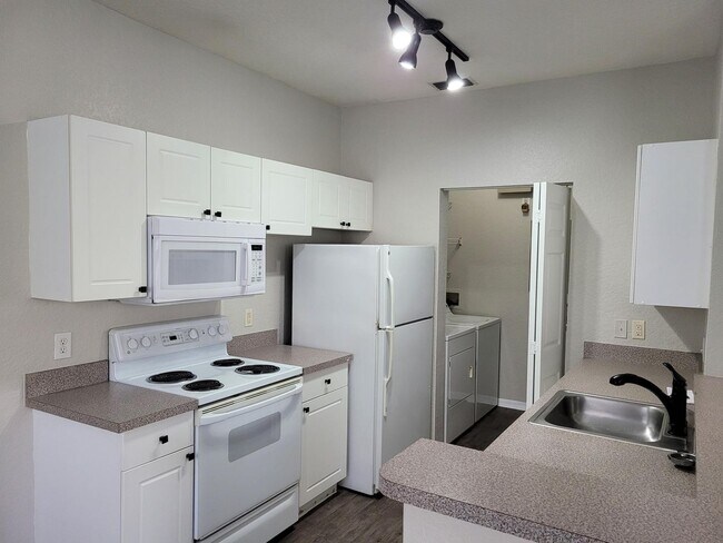 Building Photo - 828 Grand Regency Pointe #100 (1)