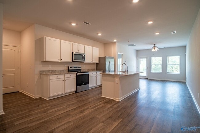 Building Photo - 217 Bay Pine Dr