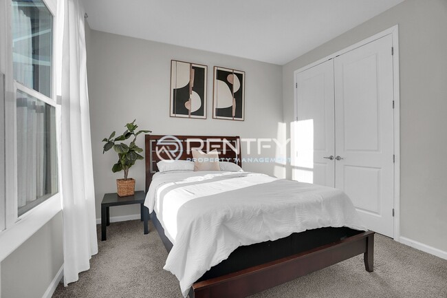 Building Photo - 211 Tetcott St