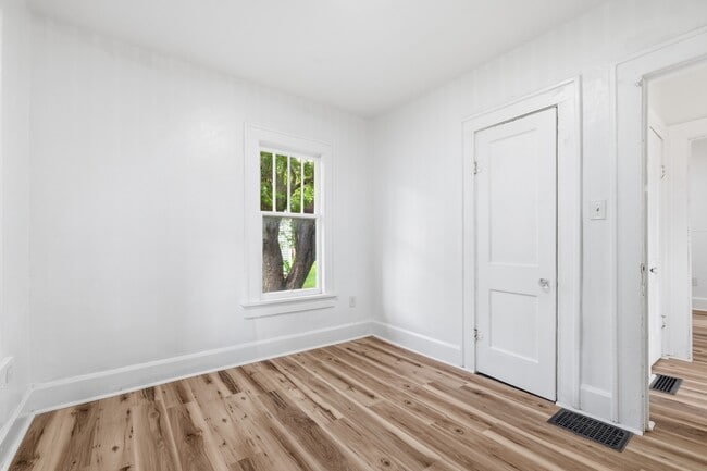 Building Photo - 2446 Morton St