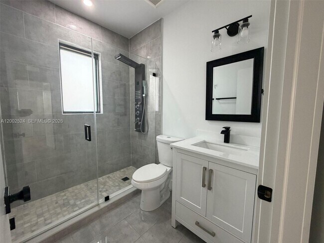 Building Photo - 2100 SW 6th St